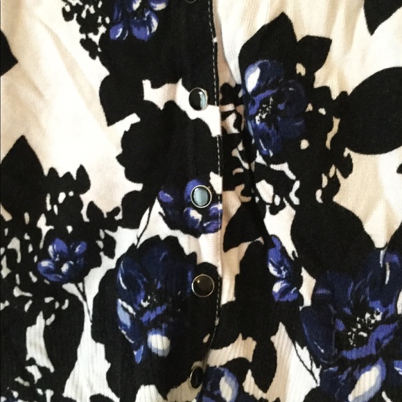 08 White House Black Market Cardigan - Picture 4 of 9